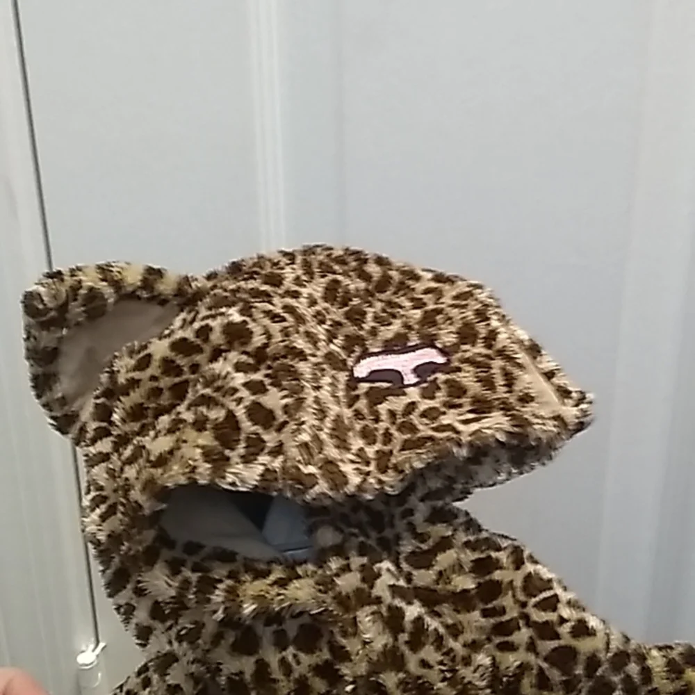 FINAL MARKDOWN Old navy hooded leopard sleeper 0-3 months
